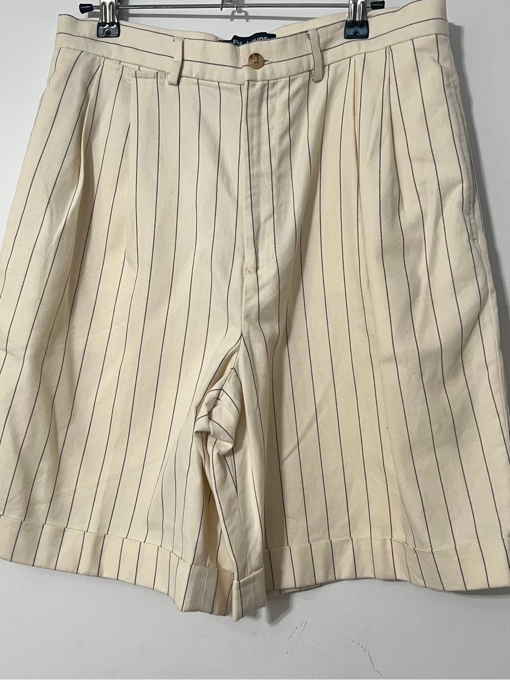 Ralph Lauren Cream Shorts with Pinstripes A0051